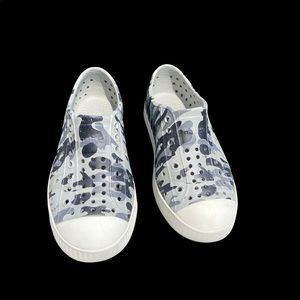 Boys size 11 Natives